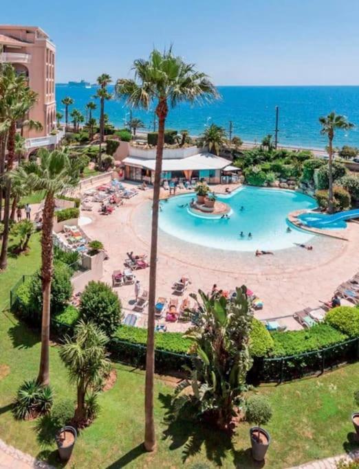 Cannes, Piscine - Vue - Terasse *