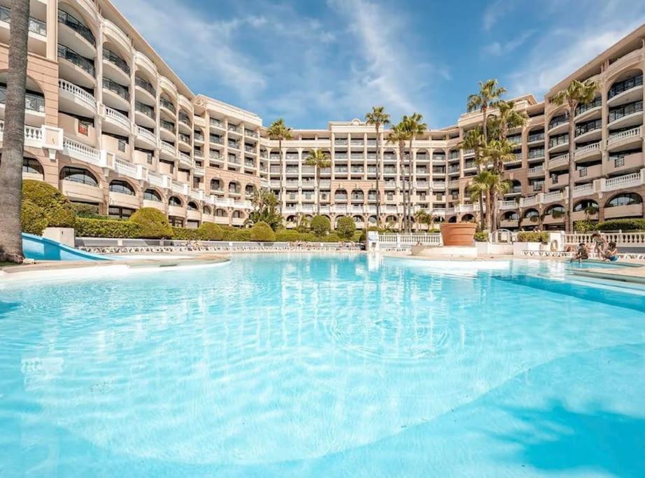 Cannes, Piscine - Vue - Terasse * Cannes